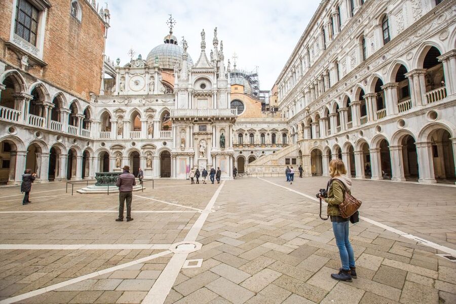 Venice: Doge's Palace Skip-the-Line Tour with Prisons - Prisons and the Bridge of Sighs: the emotional center of the tour