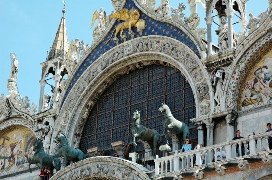 Venice: Doge's Palace & St. Mark's Basilica Tour - Four original bronze horses: what to notice during the Basilica stop