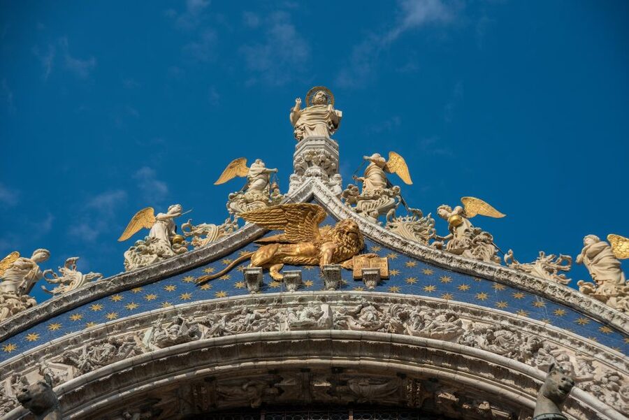 Venice: Doge's Palace with St. Mark's Basilica & Gondolas - Doge’s Palace: From Duke’s Power to the Bridge of Sighs