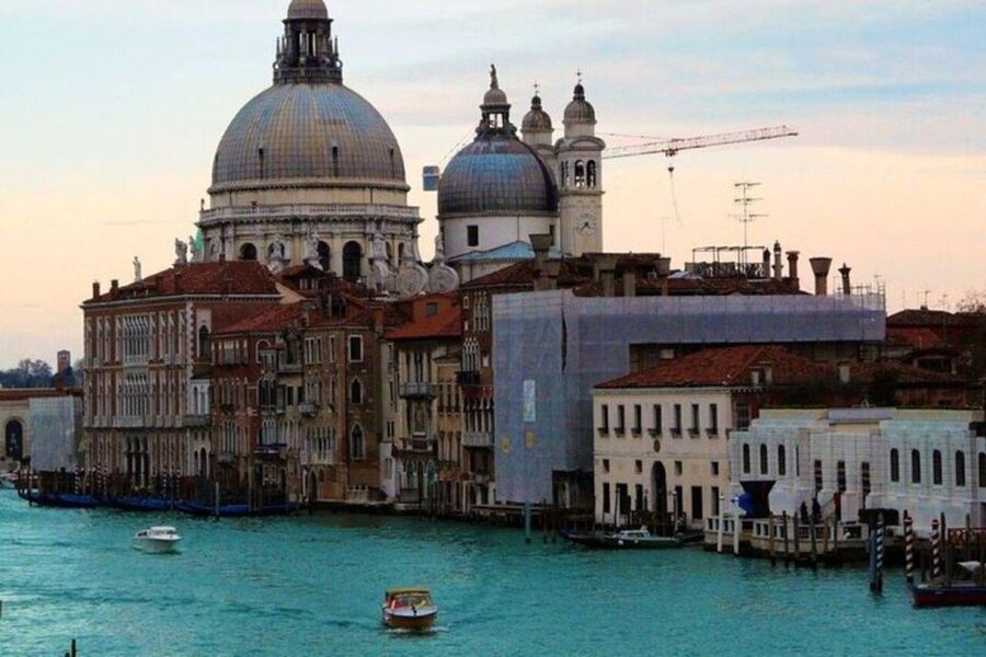 Venice: Dorsoduro Guided Walking Tour - Courtyards and lesser churches: why these stops matter