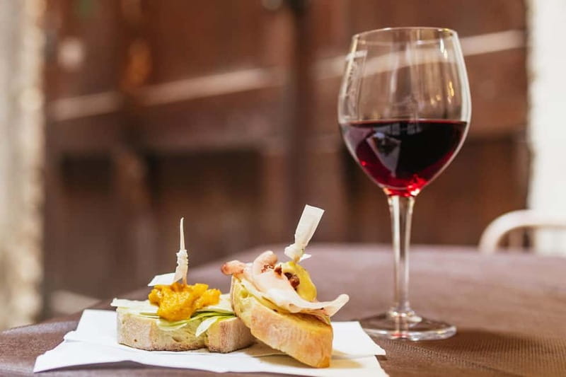 Venice: Eat Like a Local Food Tour with Wine & Spritz - The Stand-Up Traghetto Crossing Over the Grand Canal