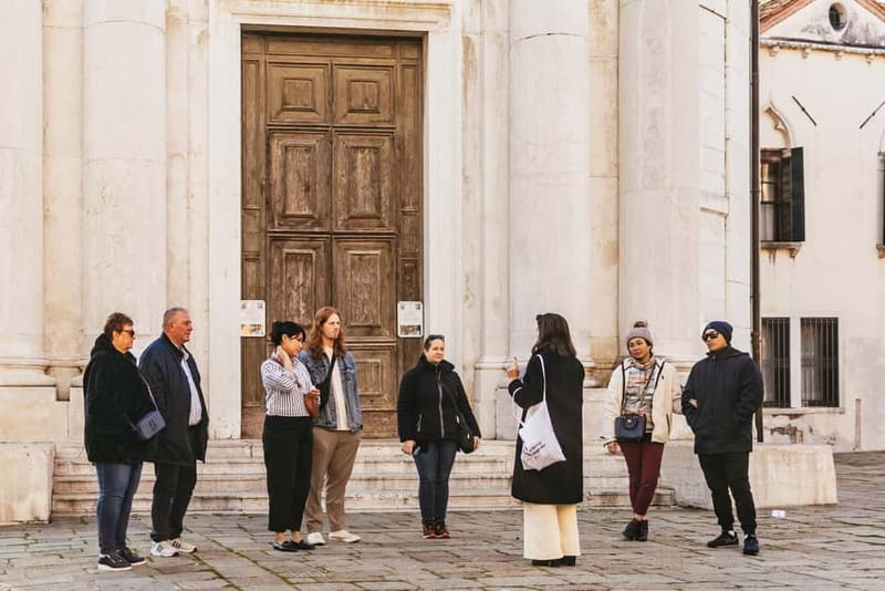 Venice: Eat Like a Local Food Tour with Wine & Spritz - Rialto Bridge Area Stops: From Market Energy to Bacari Rhythm