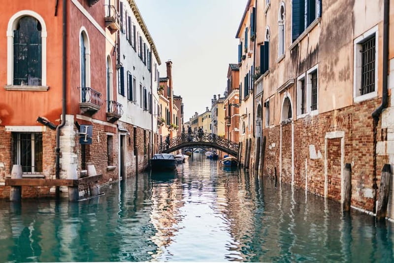 Venice: Eat Like a Local Food Tour with Wine & Spritz - Cannaregio Streets and Quiet Squares: The Real Point of Walking