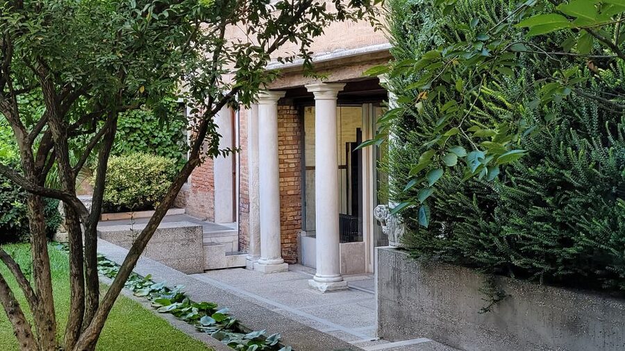 Venice: Fondazione Querini Stampalia Entry Tickets - Entering Querini Stampalia: how the palace shapes the visit