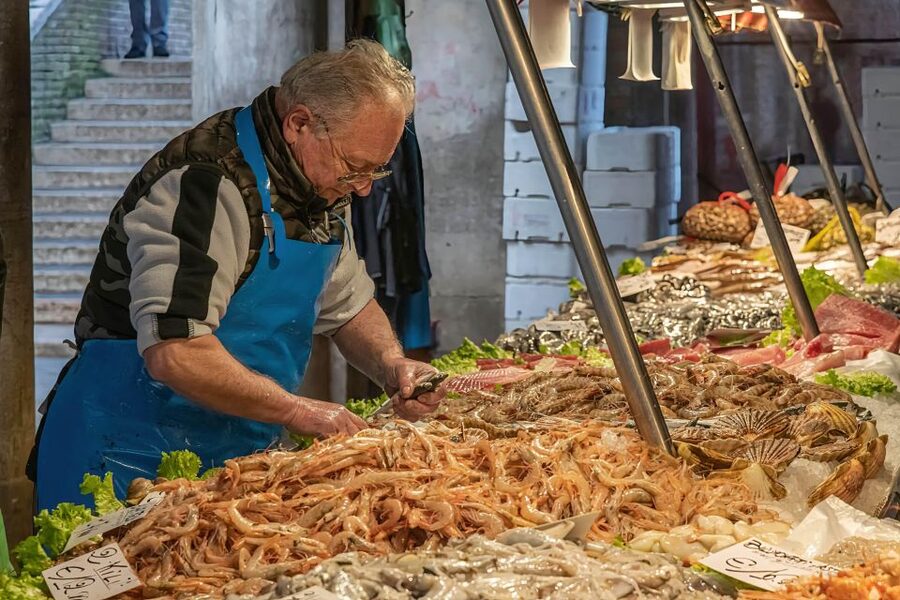 Venice: Food and Wine Walking Tour with a Local Guide - Foodie Souvenirs: How To Pack the Love Without Breaking It