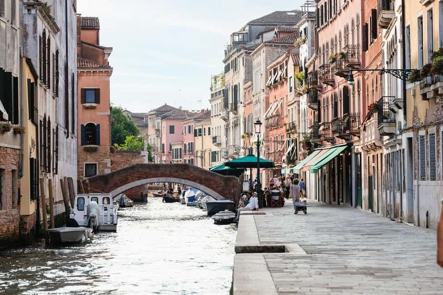 Venice Food Tasting Tour: Bites, Wine, Dinner & Local Guide - Stop 1: meat cicchetti and a Venetian Spritz at a bacaro