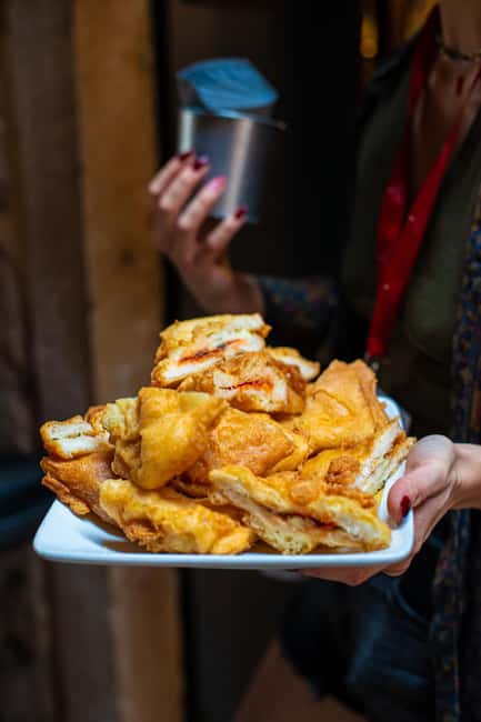Venice: Food Tasting Tour with Cicchetti and Wine - 15 Tastings Across 6–8 Venetian Stops: How the Meal Unfolds