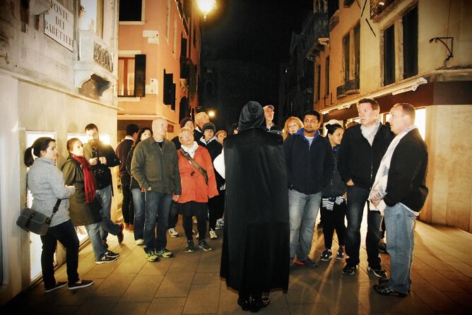 Venice Ghost Stories, Legends and Anecdotes Tour - Forbidden lovers in a secret passageway (if water levels allow)