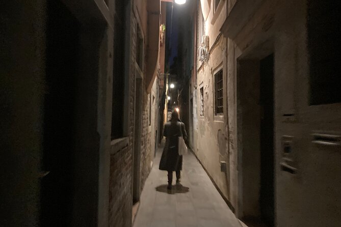 Venice: Ghosts & Murders - Mysterious Tales of San Marco Area - Stop 3: Venice Back Streets and the Story-Driven Shortcuts