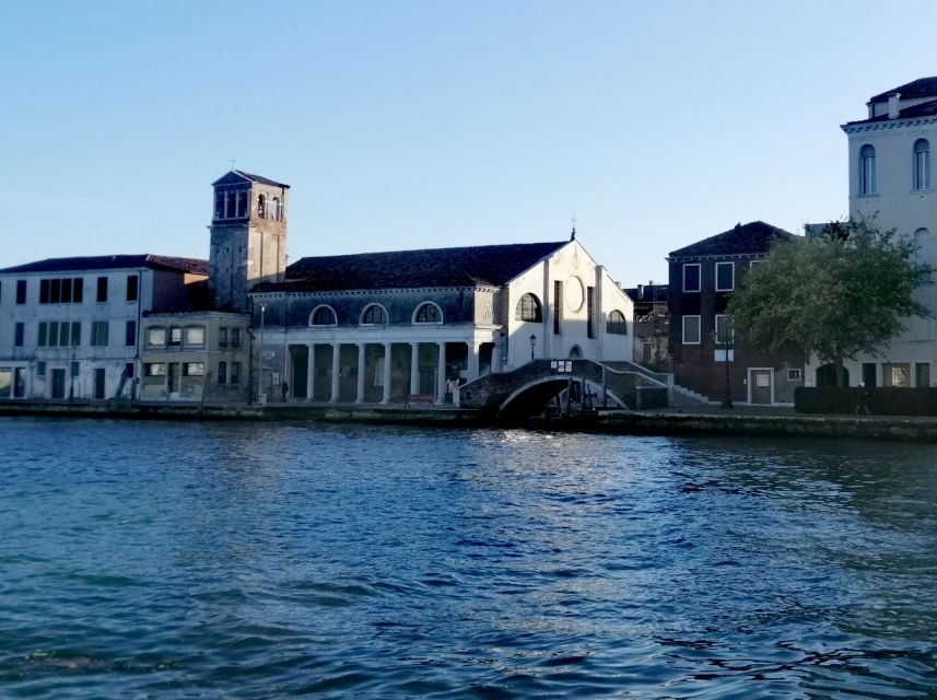 Venice: Giudecca Island Discover Walking Tour - Getting There: The Waterbus Ride That Sets the Tone