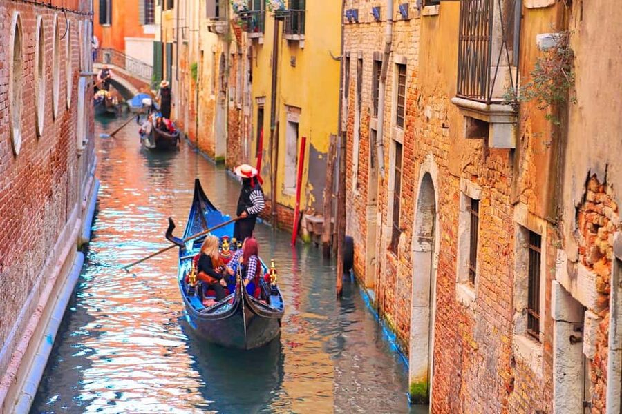 Venice: Gondola Ride Along Grand Canal and Hidden Corners - Who This Gondola Ride Is Best For
