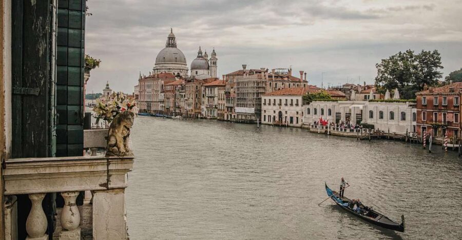 Venice: Gondola Ride and a Gala Dinner in a Venetian Palace - Private Gondola on the Grand Canal: What Makes It Feel Different
