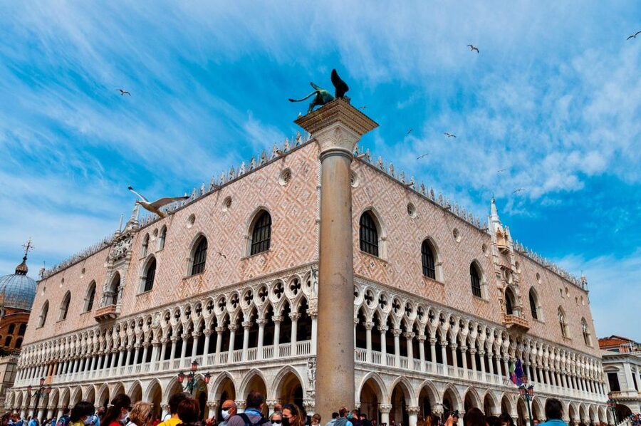 Venice: Gondola Ride and Skip the Line Doge's Palace Tour - Gondola departure and the Venice lagoon route (San Moisè to the landmarks)
