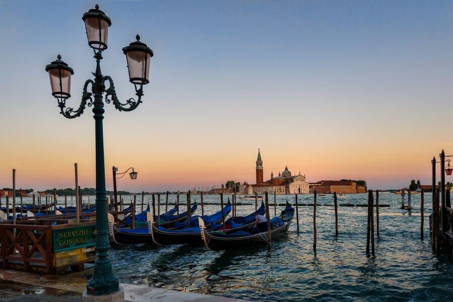 Venice: Gondola Ride and St Mark's Basilica - St Mark’s Basilica, skip-the-line style with an audio system