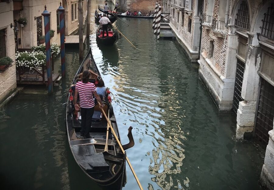 Venice: Gondola Ride & Guided Tour of St. Mark's Basilica - City exploration app: use it to plan, not to scroll