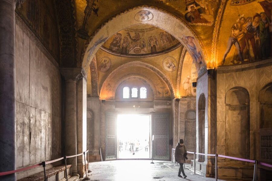 Venice: Gondola Ride & Guided Tour of St. Mark's Basilica - How the guide ties Venice’s early days to what you see