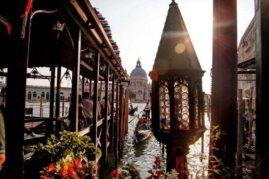 Venice: Gondola Ride with Live Guide or Audio Guide - The 30-minute gondola ride: what the time really feels like