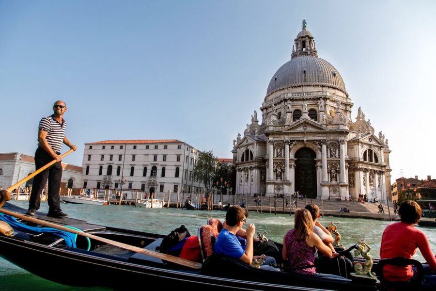 Venice: Gondola Ride with Live Guide or Audio Guide - Group reality: why the onboard vibe can change