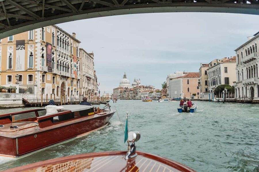 Venice: Grand Canal by Boat with Expert Guide - Stop 1: Doge’s Palace area as your launch point