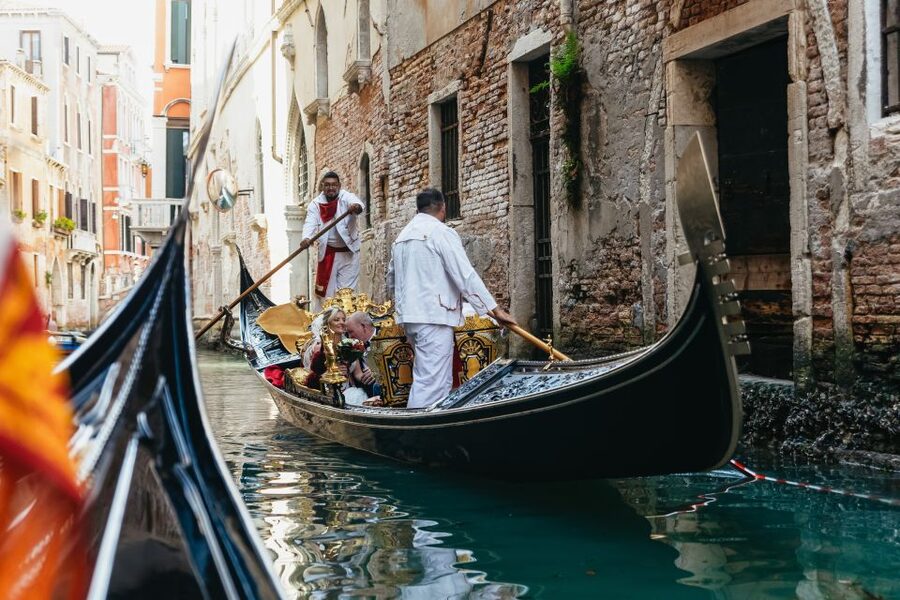 Venice: Grand Canal Gondola Ride with App Commentary - Weather and timing: when Venice changes the plan
