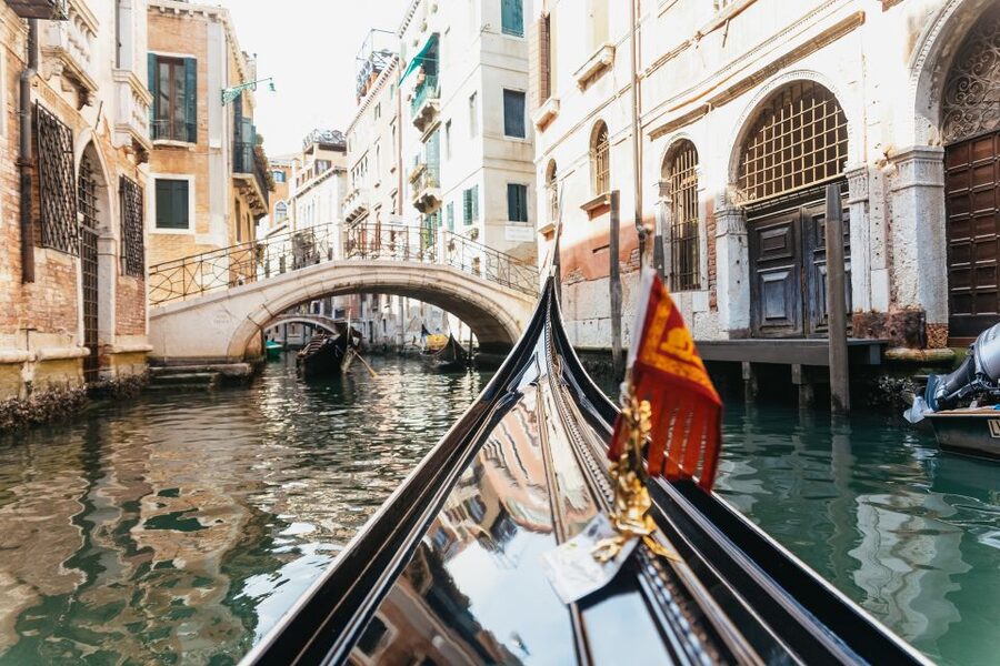 Venice: Grand Canal Gondola Ride with App Commentary - The gondola gallery and VR time travel: what the extra stops add