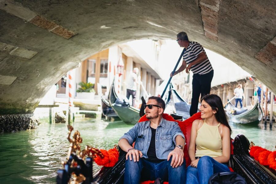 Venice: Grand Canal Gondola Ride with App Commentary - Shared gondola reality: comfort, waiting, and how to get the most out of it