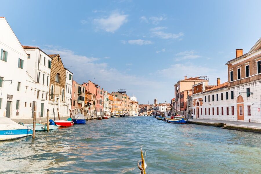 Venice: Grand Canal Private Boat Trip - Boat comfort and photo strategy: where to stand or sit