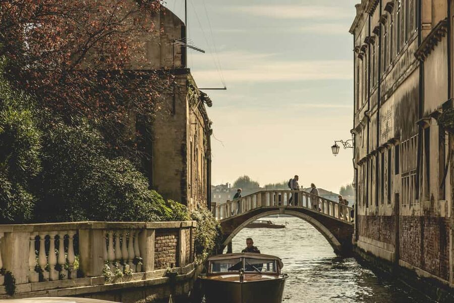 Venice: Guided boat tour to Murano and glassblowing - Key highlights worth your time