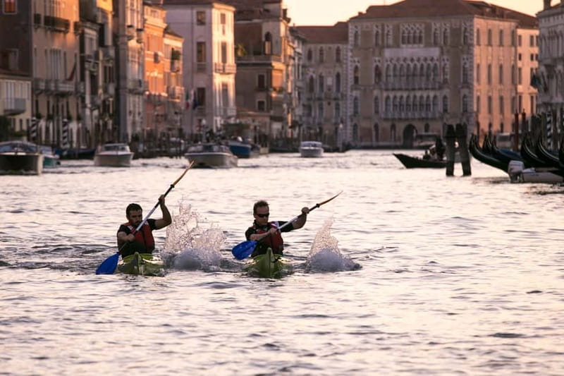 Venice: Guided Canal Kayak Tour at Day, Night, or Sunset - Your first 10 minutes: learning kayak control in a small group