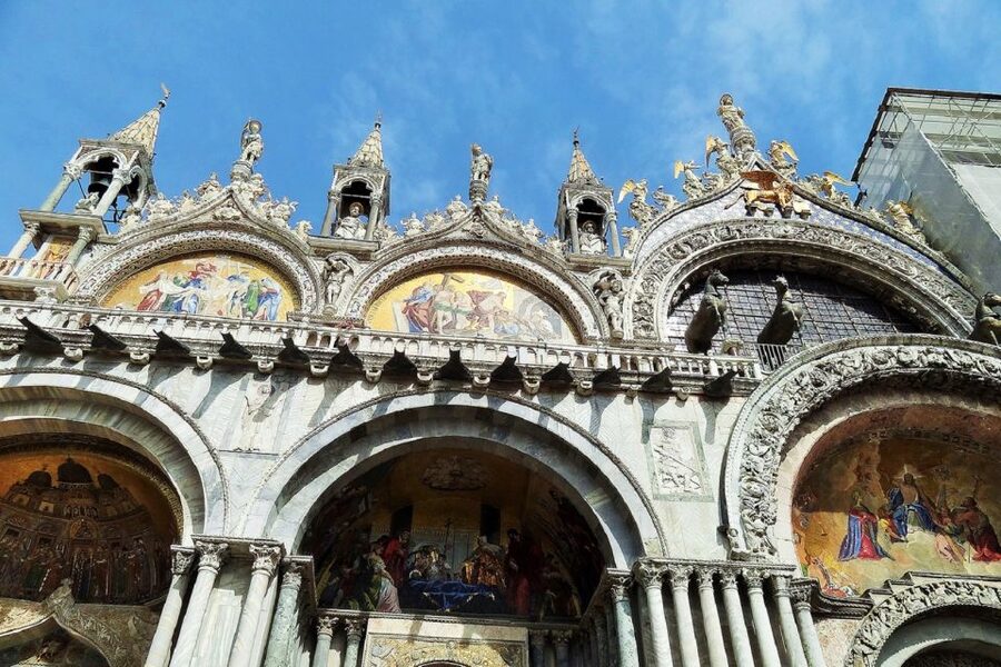 Venice: Guided Golden Basilica Tour - Golden Mosaics: How the Lights Become Part of the Story