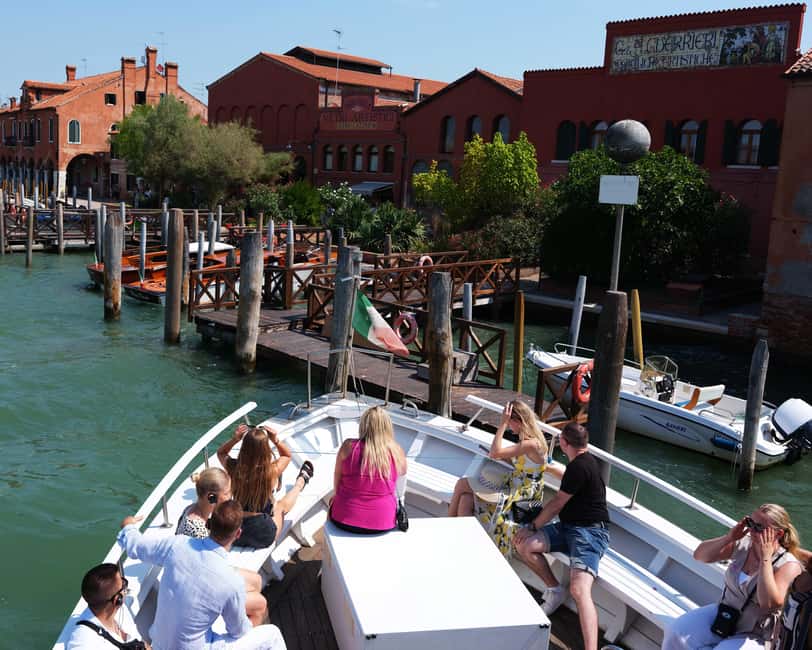 Venice: Guided Islands Cruise to Murano, Burano & Torcello - Meeting at Riva degli Schiavoni and Getting Comfortable on the Boat