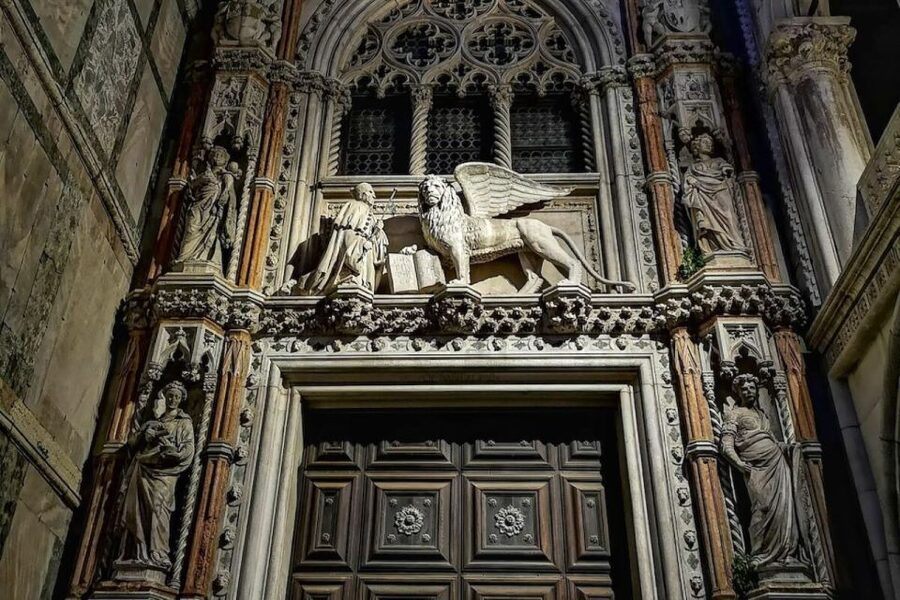 Venice: Guided Night Walking Tour & Saint Mark's Basilica - Timing, dress code, and what you can bring (so the night stays smooth)