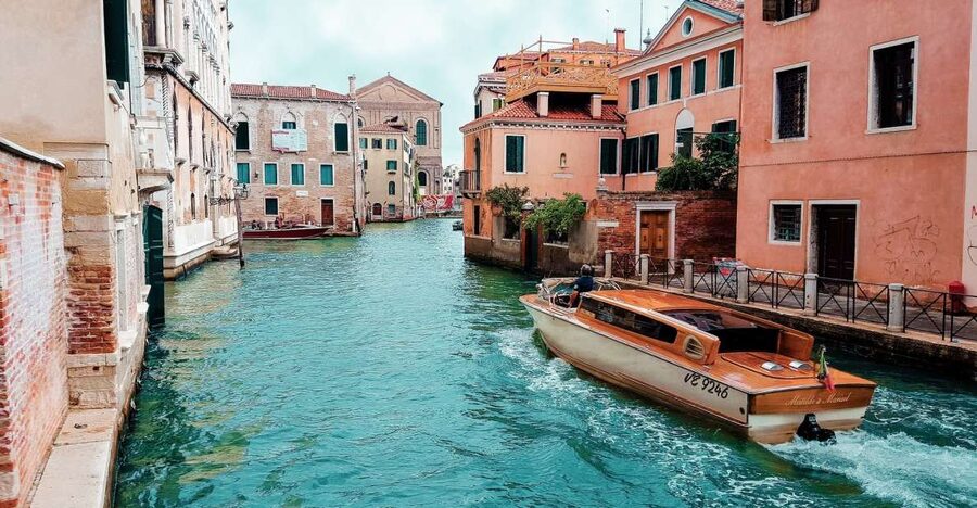 Venice: Guided Walking Tour with skip-the-line tickets - Why this 3-hour Venice route feels efficient