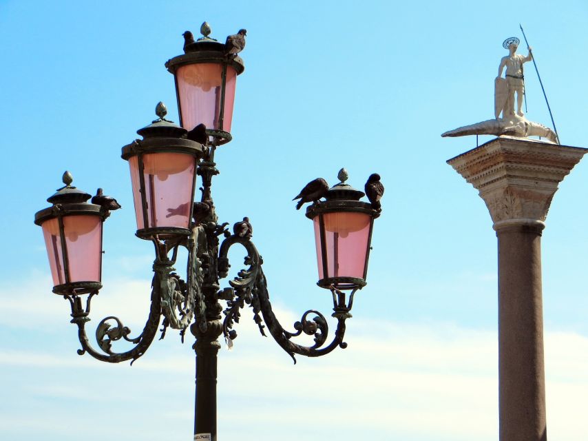 Venice: Guided Walking Tour with skip-the-line tickets - Price and value: what $151.80 buys you in real time