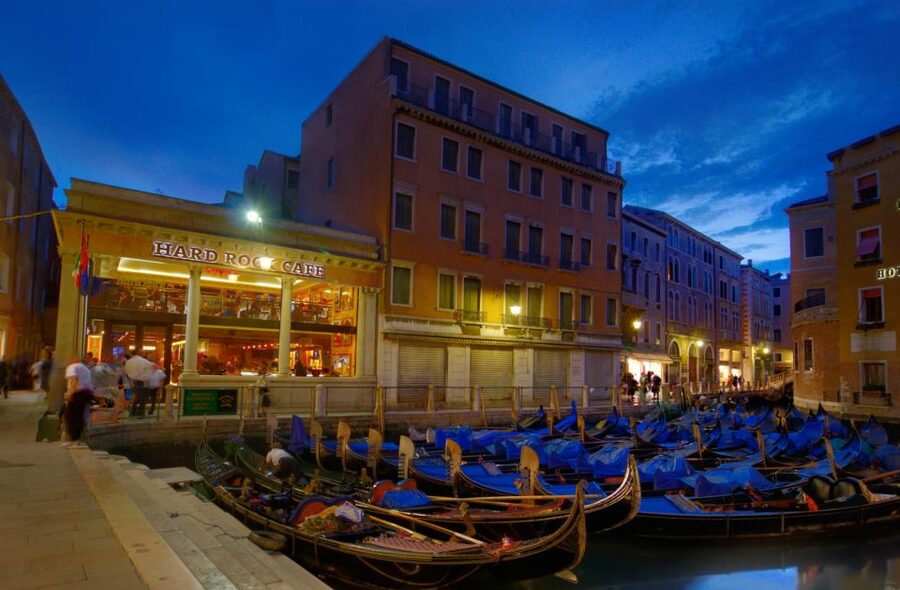 Venice: Hard Rock Cafe with Set Menu for Lunch or Dinner - Gold vs Diamond: How the Set Menus Work and What to Pick