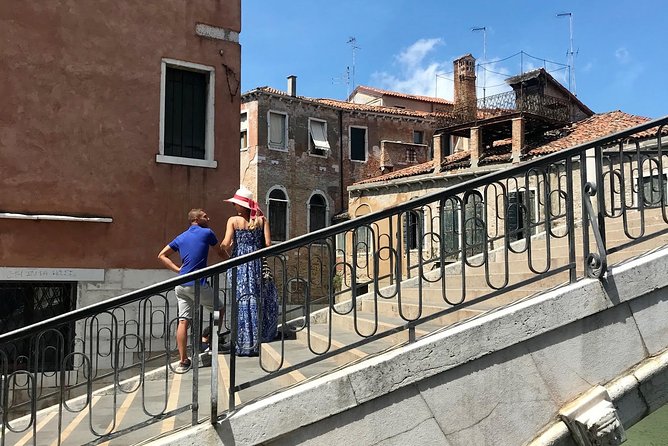 Venice Hidden Gems and Secrets Tour with a Local in Small Group - Chiesa di San Trovaso: mascaroni and why the faces matter