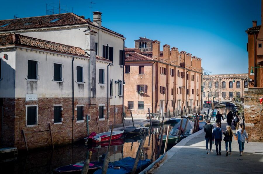 Venice: Hidden Spots Guided Photography Tour - Vinicio and the pro-guided method for better pictures