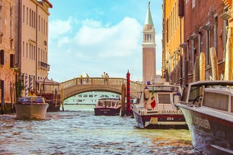 Venice: Highlights and Hidden Gems Guided Walking Tour - Rialto Bridge: Venice’s postcard made understandable