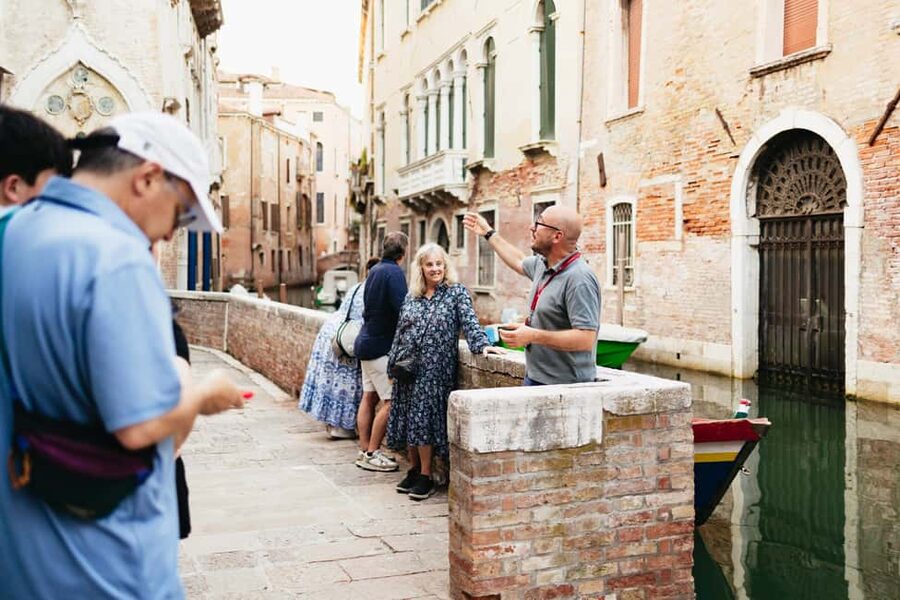 Venice: Highlights and Hidden Gems Night Walking Tour - Why Venice at Night Feels Like a Different City