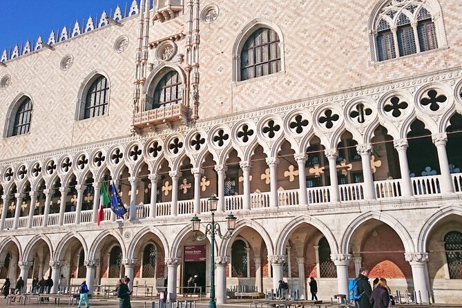Venice highlights and hidden gems Small Group walking tour - Stop 2: Campo San Polo and the San Rocco confraternity