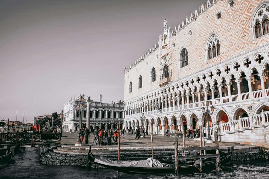 Venice: History Tour of Doge's Palace and Casanova's Prison - Gothic Halls, Secret Rooms, and How Decisions Were Made