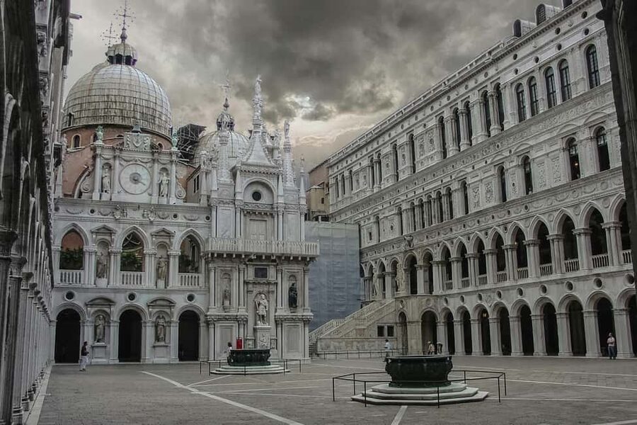 Venice: History Tour of Doge's Palace and Casanova's Prison - Casanova’s Prison and the Bridge of Sighs: The Most Dramatic Part