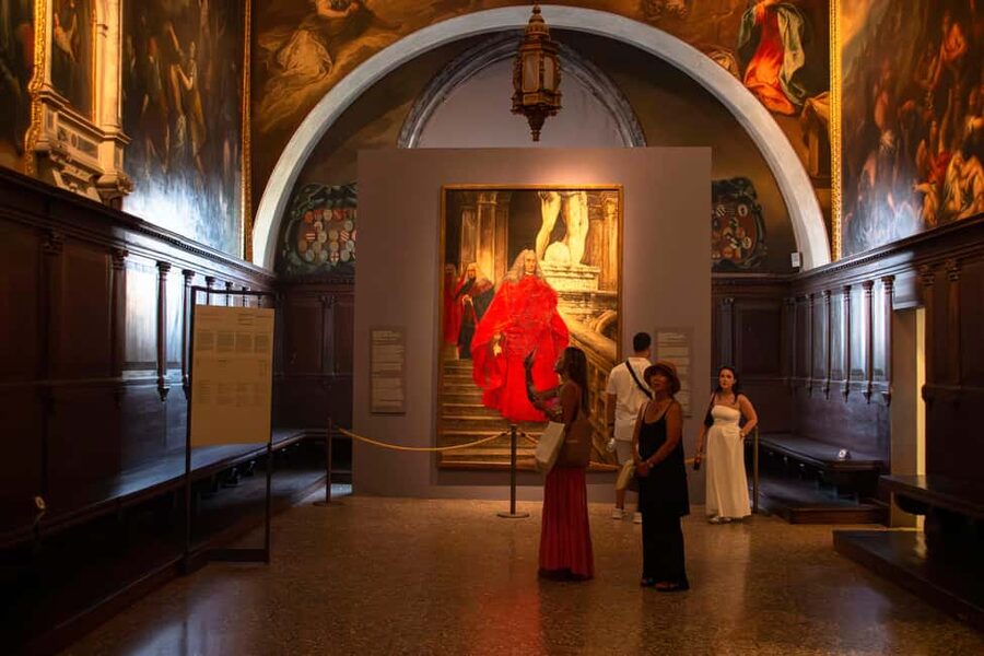 Venice: Insider Tour Rialto Market, St. Mark & Doge’s Palace - Bridge of Sighs and the prisons: the darker ending