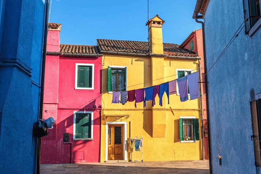 Venice Islands: Murano Glass & Burano Colors Guided Visit - Burano’s colorful streets: photos, yes, but with better context
