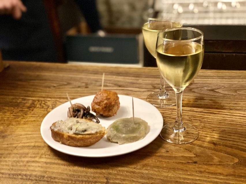 Venice: Jewish Ghetto and Cannaregio Food and Wine Tour - Walking fundamentals: canals, Gothic churches, and bridge views