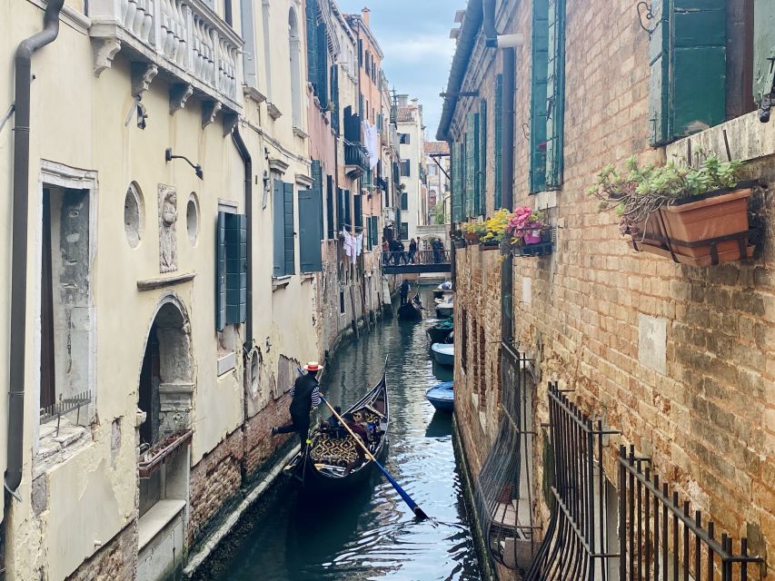 Venice: Jewish Ghetto and Cannaregio Food and Wine Tour - From bacari energy to a proper sit-down meal