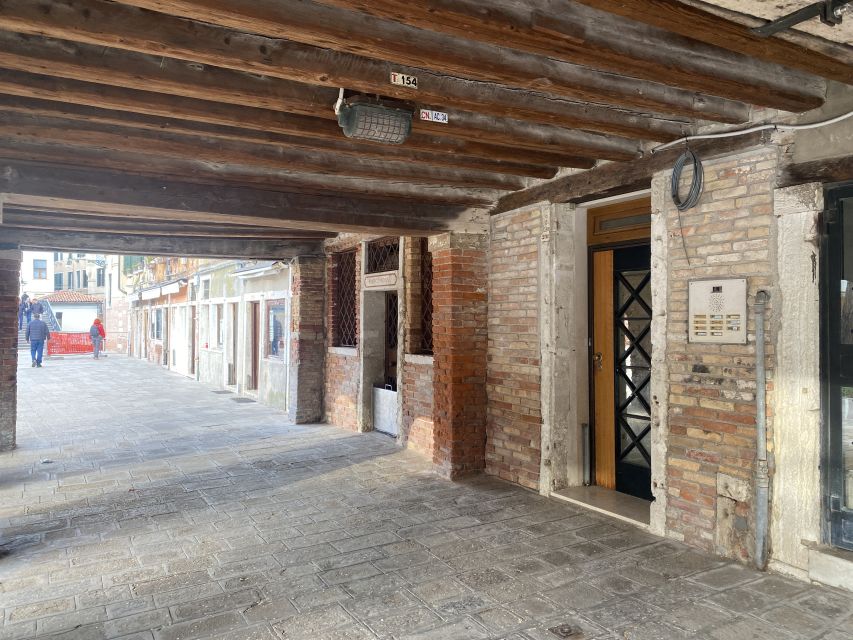Venice: Jewish Ghetto and Cannaregio Food and Wine Tour - Rabbit-hole history: what you’ll learn while you eat