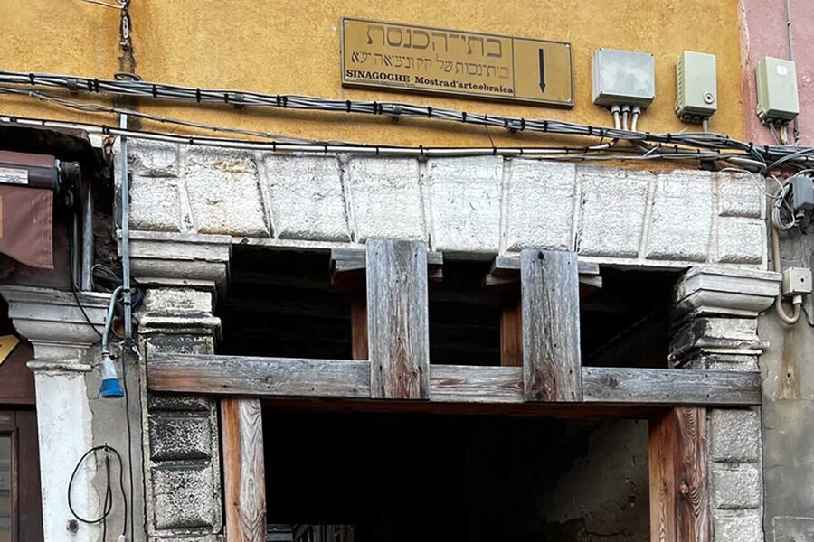 Venice: Jewish Ghetto and Synagogue Ticket with Audio Guide - Inside the Spanish Synagogue: Study Rooms and the Ancient Oven