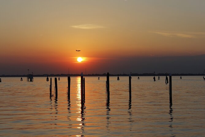 Venice Lagoon Private Boat Tour with Prosecco aperitif - Why a private wooden sunset cruise works so well in Venice