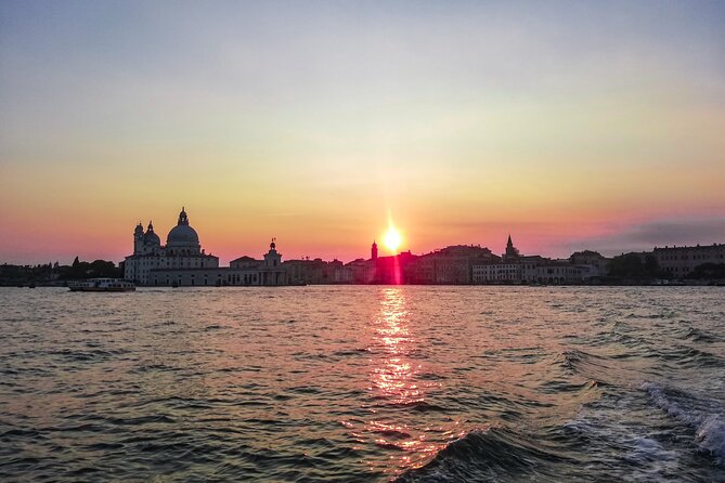 Venice Lagoon Private Boat Tour with Prosecco aperitif - Cruising past Giudecca: the lighter, breezier Venice side